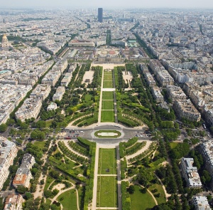 Champ_de_Mars_from_the_Eiffel_Tower_-_July_2006_edit